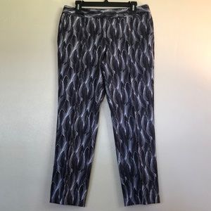 Tailored Worthington women’s pants w/ B&W print